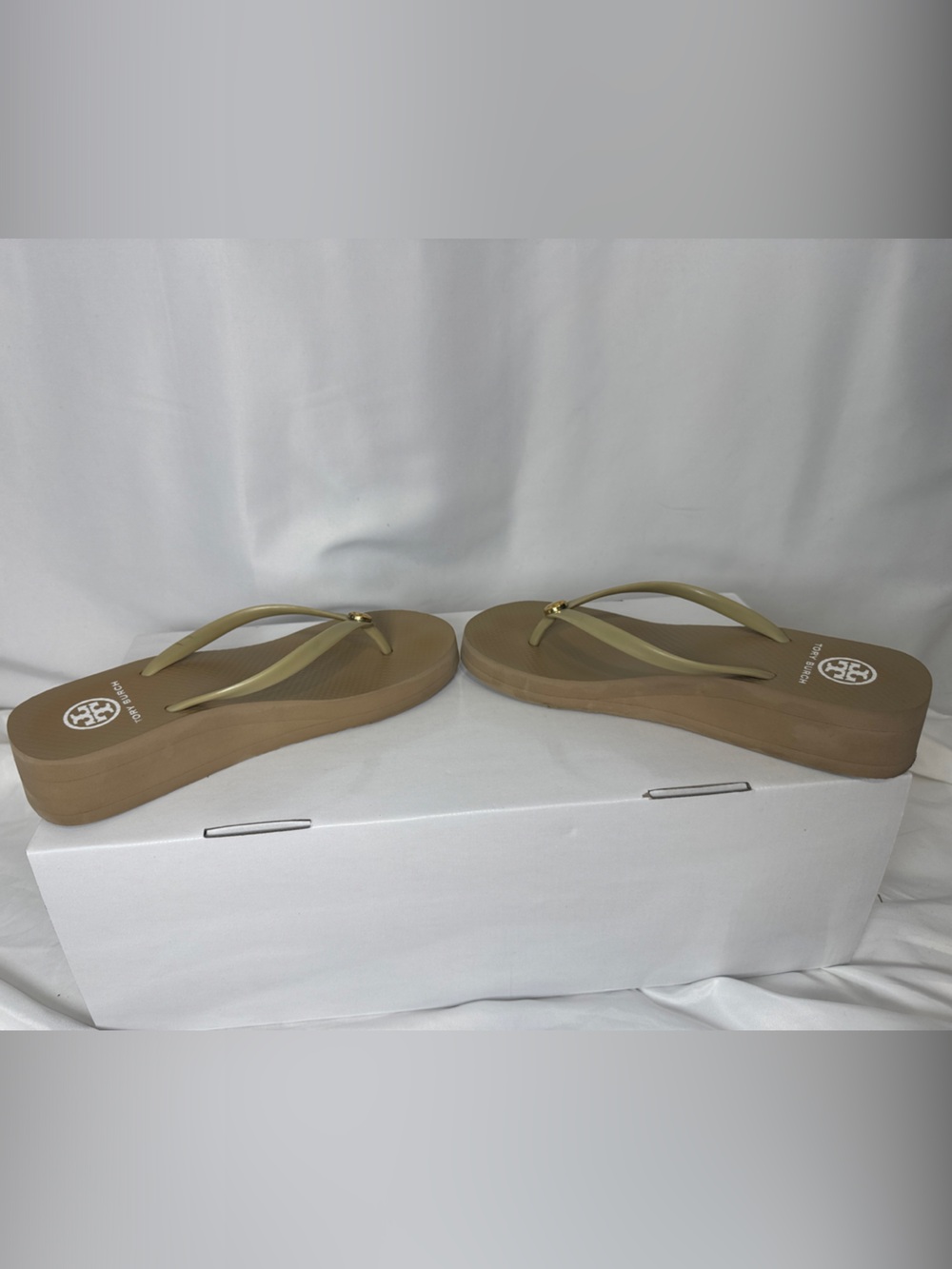 Tory Burch Khaki Thin Wedge Platform Flip Flops Size 8.5 - Picture 9 of 9